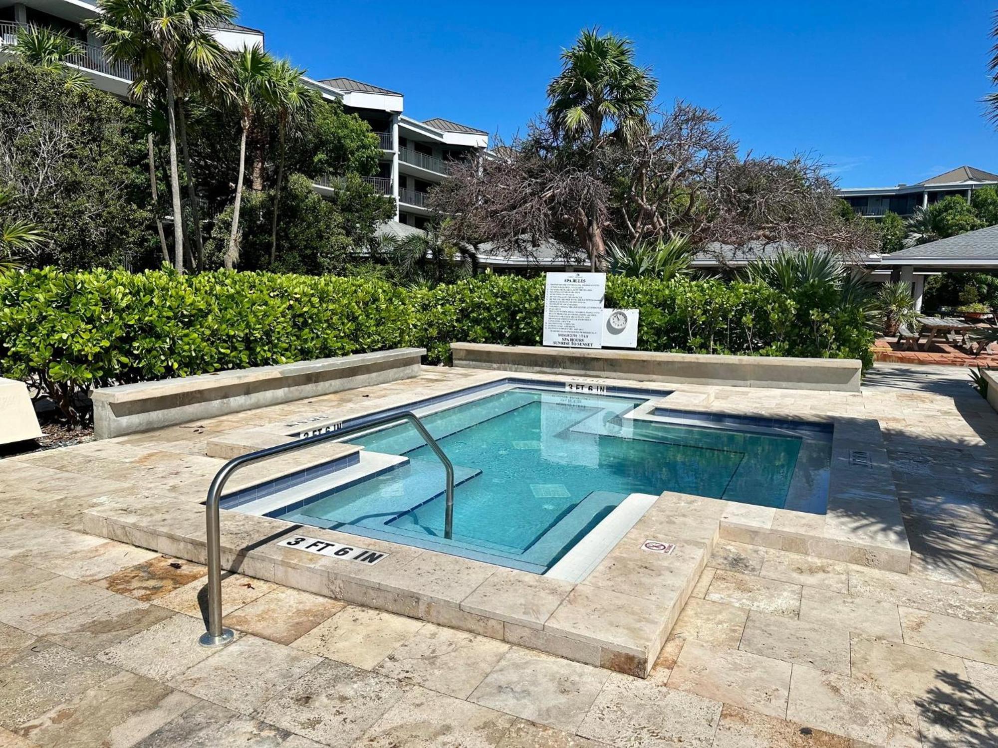 Apartment Paradise Found A111 *